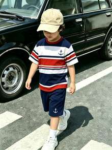 SHEIN Genkimix Kids 男童条纹锚图案圆领短袖T恤短裤套装（2件套），休闲运动装，适合度假、聚会、春夏穿着，轻便舒适，时尚街头风，户外活动、校园活动、送礼佳品。 - 彩色 - 查看 3