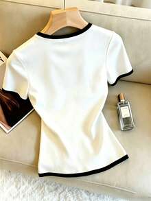 SHEIN Franclia Camiseta de mujer de manga corta elegante con bordados, con detalles de etiqueta negra, adecuada para ocasiones románticas, casuales y al aire libre, opción perfecta para primavera y verano - Blanco - Ver 2