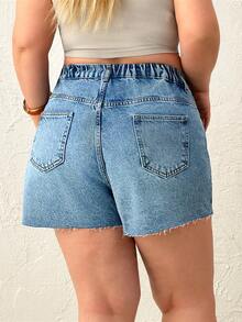 SHEIN Cottnline بنطلون قصير جينز بخصر عالي مناسب للياقة العادية بنمط كاجوال بلون أزرق فاتح مغسول بالثلج مع أزرار أمامية وتفاصيل مطرزة - أزرق متوسط - مشاهدة 2