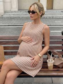 MaterniWear Vestido de maternidad de verano casual y de vacaciones con estampado de rayas y espalda descubierta sin mangas - Marrón - Ver 2