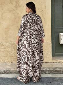 Weeklong Conjunto casual de 2 piezas con top holgado con botones delanteros y estampado integral y pantalones de pierna ancha para tallas grandes - Multicolor - Ver 2