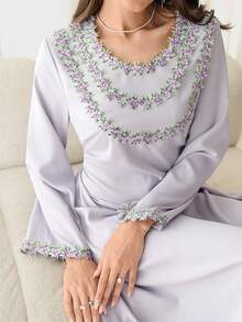 Al Najma 夏季宽松蕾丝拼接优雅阿拉伯风长裙（女款） - 淡紫色 - 查看 8