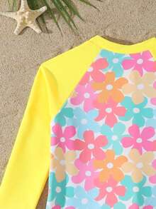 Setelan Baju Renang 2 Potong untuk Anak Perempuan, Motif Bunga Warna-warni, Lengan Panjang, Pelindung Ruam Kulit, dan Celana Pendek, Dilengkapi Tudung Lucu, Cocok untuk Berenang dan Liburan Musim Panas - Kuning - View 4