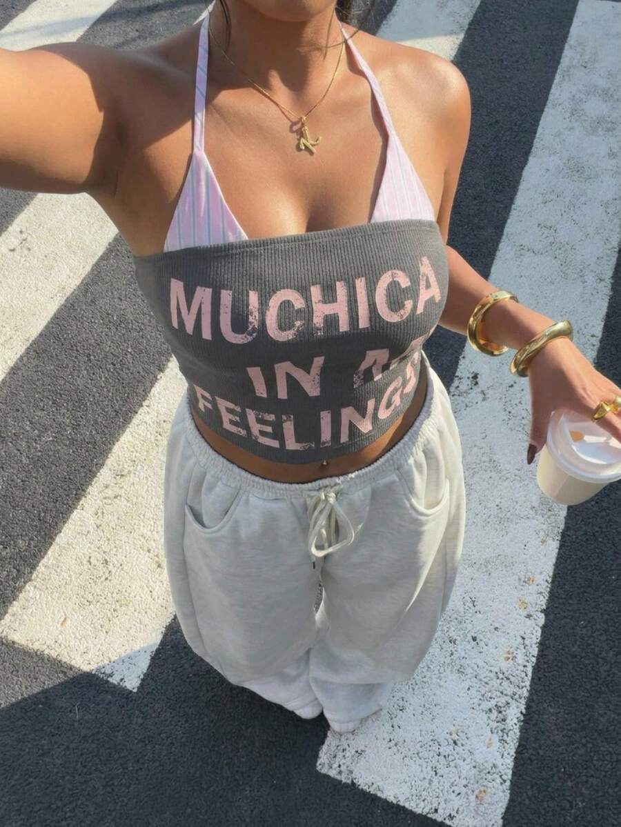 Muchica 春夏新款休闲多功能吊带背心,适合外出、日常穿着、派对、音乐节、返校、毕业典礼、海滩度假、街头风、居家休闲、逛街、城市漫步等场合,可单穿或叠穿。粉色条纹无肩带设计,拼接字母印花,弹力针织面料,罗纹针织胸衣,二合一设计,灰粉色,大码吊带背心。 - 彩色 - 查看 1