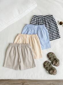 SHEIN Explorewe Bộ 4 món quần short thể thao thường ngày cho bé trai, phong cách đường phố, kẻ caro và sọc, phù hợp cho mặc hàng ngày, đi học, dã ngoại, thể thao, mùa xuân và mùa hè. Thiết kế đơn giản và thời trang, thoải mái khi mặc, mang đến nhiều lựa chọn phối đồ cho bé trai. Bộ trang phục này sẽ là lựa chọn sành điệu cho bé trai trong mùa hè, phù hợp cho kỳ nghỉ, chụp ảnh, xu hướng thời trang mới xuân/hè 2026. - Nhiều màu - Xem 2