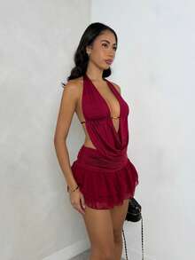 SHEIN Glamour 女款 2 件套酒紅色夏季 70 年代風舞廳夜店派對迪斯可掛脖 V 領露背無袖不對稱迷你裙套裝，緞面服飾 - 酒紅色 - 查看 3