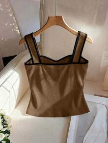 Franclia Bộ sưu tập Xuân/Hè mới về: Áo tank top không tay màu trắng thanh lịch kiểu Pháp, điểm nhấn là hàng cúc trang trí, phối màu tương phản, áo vest nữ thường ngày, áo hai dây gợi cảm, áo kiểu không tay, trang phục Xuân/Hè. - màu nâu - Xem 2