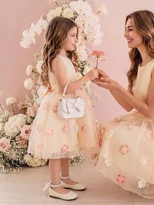 SHEIN Glamorique Kids 少女缎面无袖杏色撞色网纱蝴蝶结装饰公主裙，适合派对、婚礼、节日等场合。 - 杏色 - 查看 3