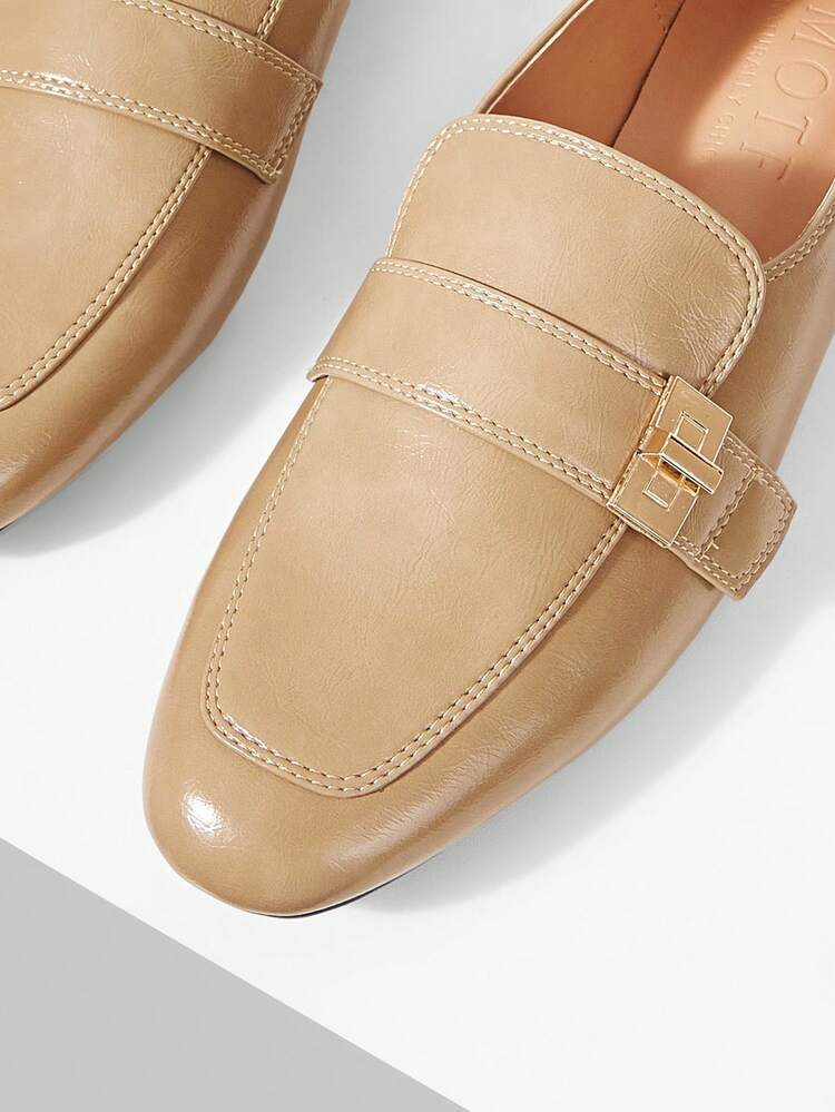 WOMEN PU LEATHER METAL DETAIL FLATS