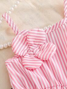 SHEIN Playful Pals 女婴粉色吊带连体衣，腰部饰有3D立体花朵玫瑰花结纽扣，无袖透气夏季服装，可爱活泼 - 粉色 - 查看 3