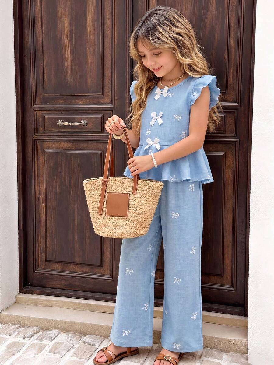 Elladie kids 2 قطعة/مجموعة ملابس صيفية متطابقة للفتيات الصغيرات، قميص بأكمام رفرفة مطرزة بفيونكة وحافة مكشكشة مع شورت بساق مستقيمة، ملابس عطلة إجازة عائلية - أزرق فاتح اللون - مشاهدة 1