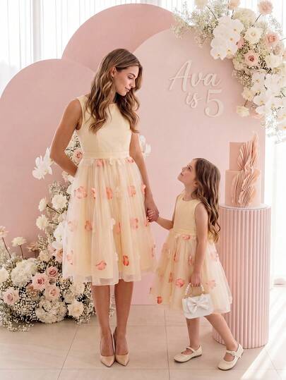 SHEIN Glamorique Kids 少女缎面无袖杏色撞色网纱蝴蝶结装饰公主裙，适合派对、婚礼、节日等场合。
