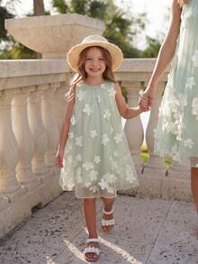 SHEIN Glamorique Kids Đầm công chúa không tay cổ tròn in hoa cho bé gái, đầm dự tiệc, đầm bé gái cầm hoa, đầm hoa 3D, đầm dự tiệc sinh nhật, đầm cưới, đầm ngày lễ. - màu xanh lá - Xem 2