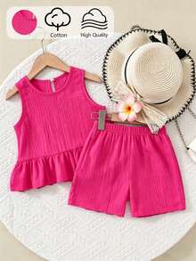 SHEIN Elladie kids 女童纯色玫红色荷叶边无袖上衣和短裤两件套。柔软舒适的褶皱面料。无袖圆领荷叶边上衣搭配同色系松紧腰短裤。亮丽的玫红色，散发休闲度假气息。柔软透气的面料，适合年轻女孩穿着。可爱时尚，适合日常穿着、派对、海滩旅行和夏季各种场合。 - 粉色 - 查看 3