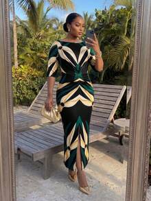 SHEIN Lady CURVE Elegant Plus Size Black Resort Dress For Women Featuring A Boat Neck And Fashionable Pattern - Black - View 2
