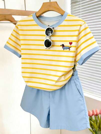 Resyla Conjunto feminino de 2 peças com camiseta de manga curta e shorts com estampa digital listrada, ideal para o verão.