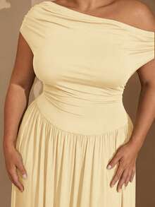 SHEIN Tall CURVE 大码女式优雅百搭弹力面料黑色连衣裙，适合日常穿着、派对、露肩等场合，适合大码女性，A字型长裙 - 米色 - 查看 6