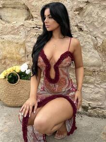 Vassilux Vestido midi de fiesta ajustado con estampado floral, sin mangas, con volantes y recortes - Marrón - Ver 6