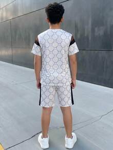 SHEIN 男童圆领字母印花短袖T恤和短裤休闲简约套装，适合春夏日常穿着 - 卡其色 - 查看 2