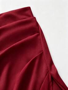 GlowEve CURVE Rok Wanita Ukuran Besar Warna Polos Lipit dengan Hem Asimetris untuk Musim Gugur - Burgundy - View 3
