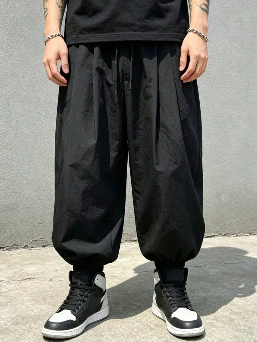Manfinity Roghcode 男士纯色抽绳腰休闲宽松慢跑裤 - 黑色 - 查看 1