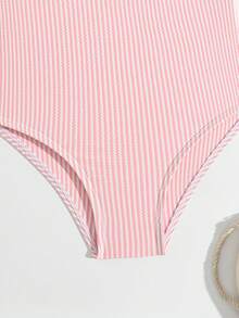 1 pièce Maillot de bain une pièce pour filles (petit) en tricot rayé, en tissu spécialisé confortable avec bordure à volants, silhouette ajustée, convient pour la plage, les vacances et les activités estivales - Rose pâle - Voir 3