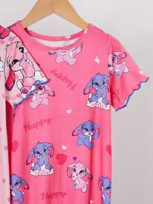 两件套女童睡衣，可爱卡通兔子图案，包括浅粉色满印兔子爱心“LOVELY”字样和深粉色满印蓝粉兔子爱心图案，轻薄柔软，简约设计，适合夏季穿着，弹性好，可机洗，穿着舒适（两件分开出售） - 粉色 - 查看 6