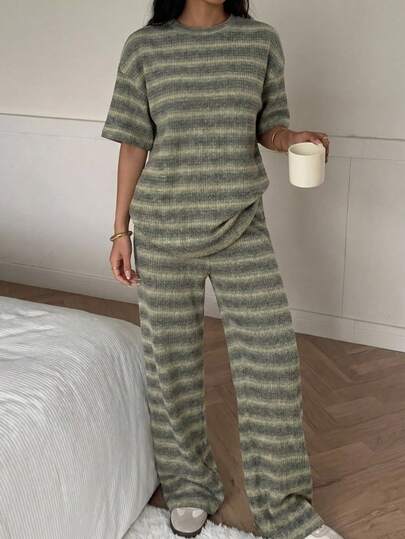 SHEIN EZwear Bộ đồ nữ dệt kim kẻ sọc, kiểu dáng thường ngày, 2 món.