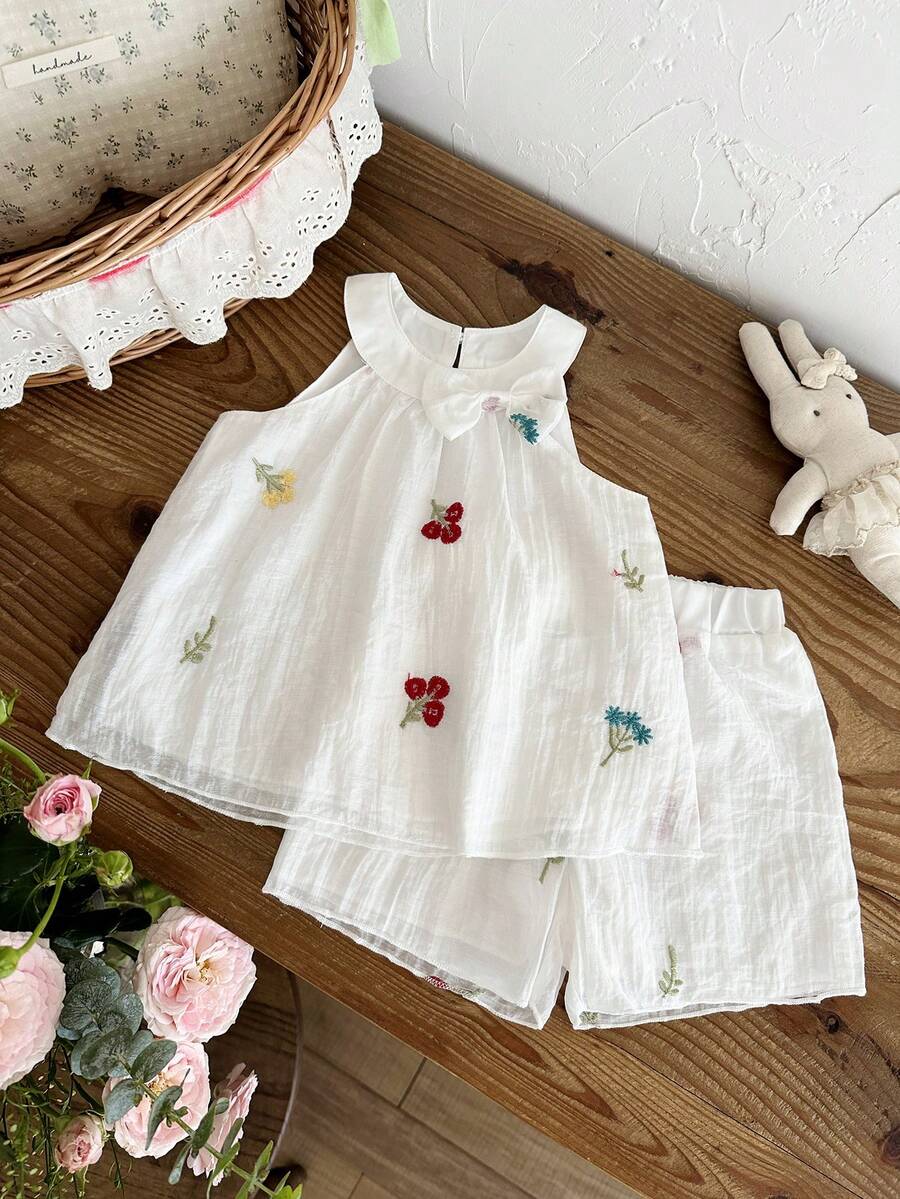 SHEIN 女婴两件套服装,无袖上衣饰有优雅蝴蝶结,搭配休闲短裤,樱花刺绣,舒适时尚,适合日常休闲、户外玩耍和度假穿着。 - 杏色 - 查看 1