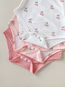 SHEIN Playful Pals 3件套女婴夏季针织连体衣，可爱樱桃草莓图案纯色无袖连体衣，适合休闲外出、玩耍和聚会。 - 彩色 - 查看 4