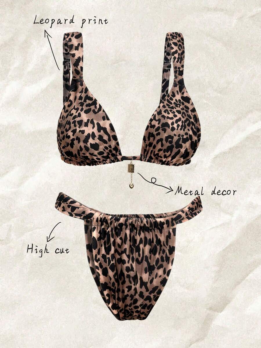 SHEIN Swim Curve 大尺碼女款兩件式豹紋泳衣套裝,粉色吊飾三角杯比基尼搭配高衩短褲,夏季海灘度假性感風 - 棕色 - 查看 1