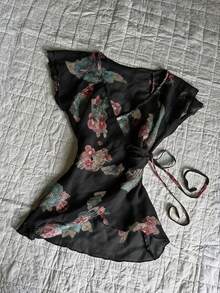 Glimmora Women's Spring/Summer New Floral Print V-Neck Bow Tie Waist Ruffle Sleeve Blouse - Black - View 4