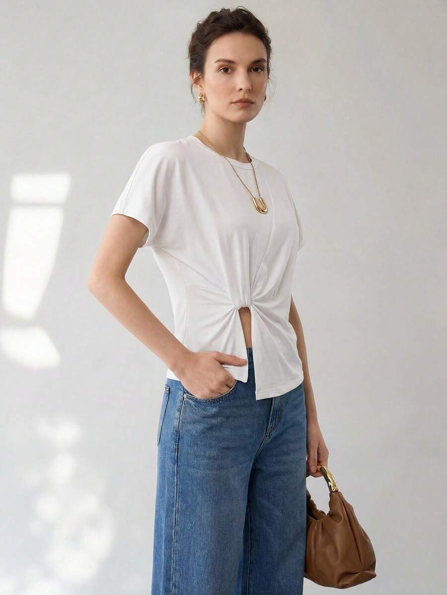 Uhlyne Uhlyne Camiseta de mujer de manga corta, cuello redondo, con dobladillo asimétrico y elegante efecto retorcido, para verano - Blanco - Ver 1