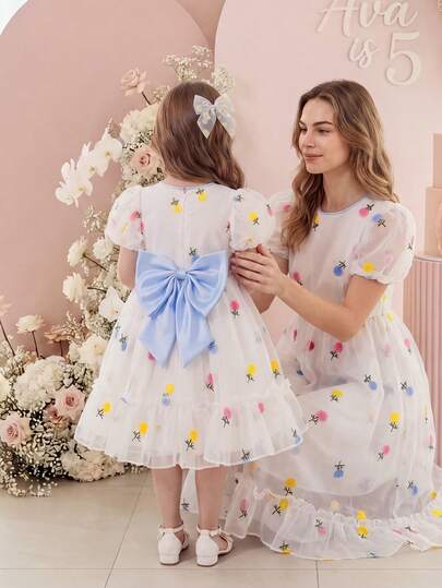 Glamorique Kids Đầm trắng thêu cho bé gái, họa tiết hoa nhiều màu sắc, chất liệu mềm mại, tay phồng, chân váy xòe rộng, nơ lớn màu tương phản ở phía sau, đầm dự tiệc sinh nhật cho bé, thích hợp cho tiệc chiêu đãi, tiệc tùng, biểu diễn sân khấu, dạ hội tốt nghiệp, kỳ nghỉ hàng ngày, chụp ảnh, đầm công chúa cho bé gái dự đám cưới.