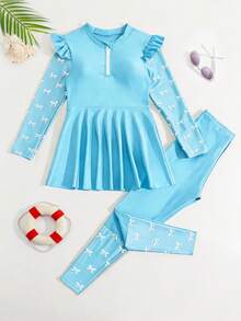 SHEIN 少女两件套比基尼泳衣，白色蝴蝶结印花和纯黑色针织面料，无袖上衣和长裤，适合度假和海滩游泳。 - 淺藍色 - 查看 1