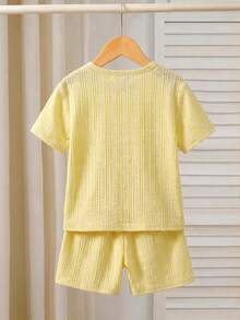 Souflis Souflis Set de 2 piezas Camiseta de manga corta y pantalones cortos casuales y versátiles con rayas de waffle para niño pequeño, conjunto de verano - Amarillo - Ver 2