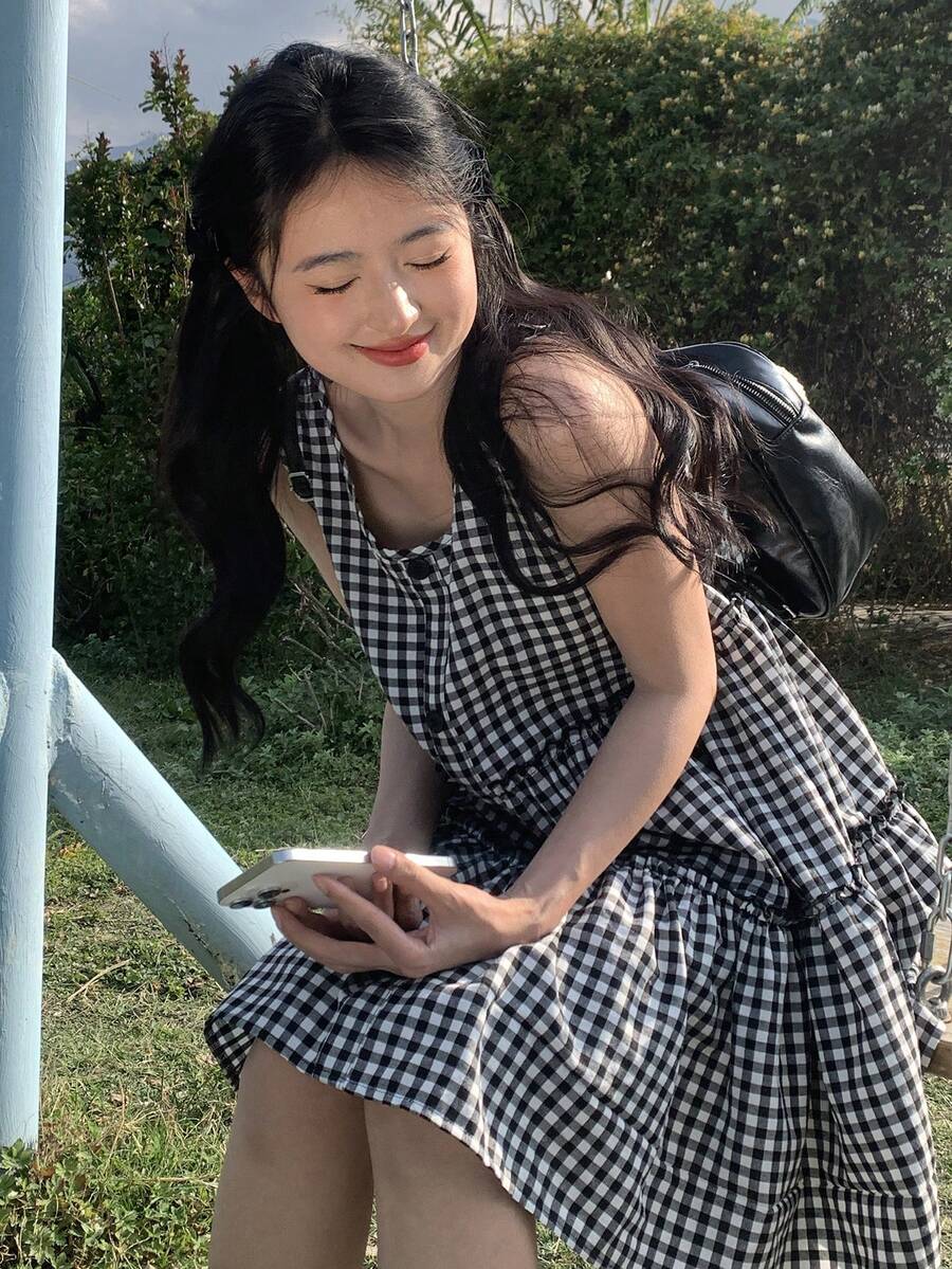 DAZY 女士圆领无袖短款格子休闲连衣裙 - 黑與白 - 查看 1