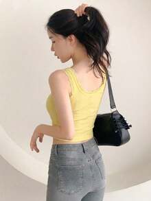 DAZY Áo tank top ngắn tay không tay cổ chữ U màu trơn, phối ren, ôm sát, chất liệu gân sọc. - Màu vàng - Xem 7