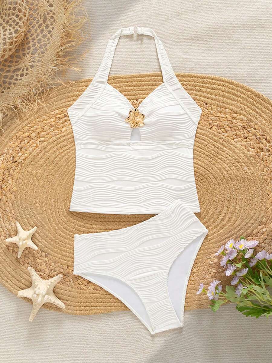 SHEIN Bộ đồ bơi Tankini 2 mảnh dành cho thiếu nữ, chất liệu vải dệt kim gân, thiết kế cổ yếm với họa tiết hoa kim loại trang trí, thời trang, thanh lịch, kín đáo, phù hợp cho bơi lội, mùa hè, bãi biển, kỳ nghỉ. Bộ đồ bơi Tankini, bộ bikini kín đáo, bộ đồ bơi cạp cao, họa tiết vỏ sò. - trắng - Xem 1