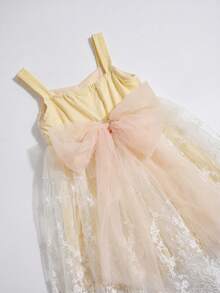 SHEIN Glamorique Kids 女婴公主裙，香槟色薄纱裙，吊带裙，花童，生日派对，婚礼，无袖，刺绣花边，后背蝴蝶结 - 白色 - 查看 8