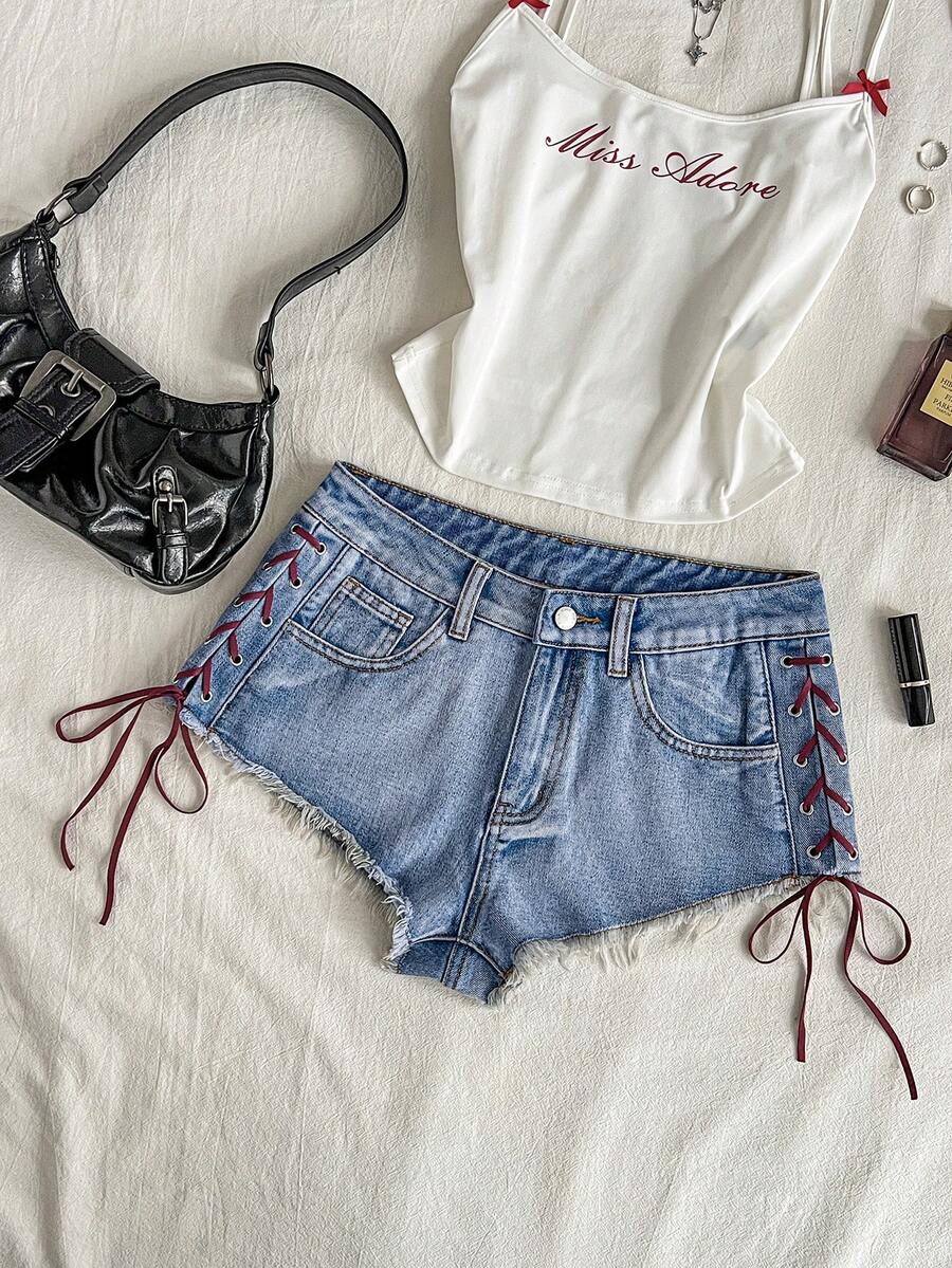 SHEIN EZwear 女款側邊穿孔繫帶毛邊牛仔短褲,淺藍色,適合夏季音樂節、海灘度假、假期休閒、鄉村音樂會 - 淺色水洗藍 - 查看 1