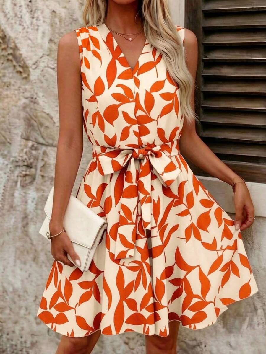 SHEIN Holidaya 女士休闲度假V领优雅无袖蓝白树叶印花收腰通勤百搭简约清新夏季短裙，面料舒适 - 橘色 - 查看 1
