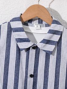 SHEIN 青少年男童度假风蓝色条纹衬衫，舒适时尚，百搭实用，适合海滩度假、上学、日常穿着以及春夏季节。 - 藍白色 - 查看 6