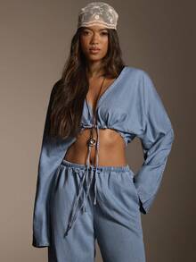 Athîral Denim Bộ đồ nữ gồm áo croptop tay cánh dơi buộc dây phía trước và quần jeans. - Rửa nhẹ - Xem 4