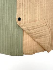 Conjunto de playa para hombre con camisa de manga corta de unicolor y abotonadura sencilla y pantalones cortos con cintura de cordón, para vacaciones - Verde - Ver 4