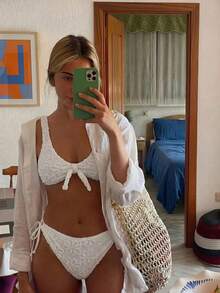 Swim Mod Damen Sommerurlaub Strand Outfit, zufälliges weißes spezielles Stoff dicke Träger Bikini Zweiteiler Badeanzug - Weiss - Übersicht 3