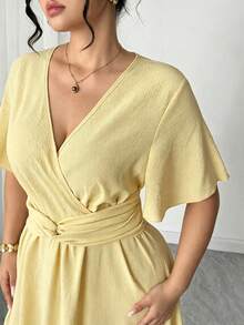 SHEIN LUNE CURVE 大码女士优雅度假休闲新款V领宽松袖连衣裙 - 淡黃色 - 查看 6