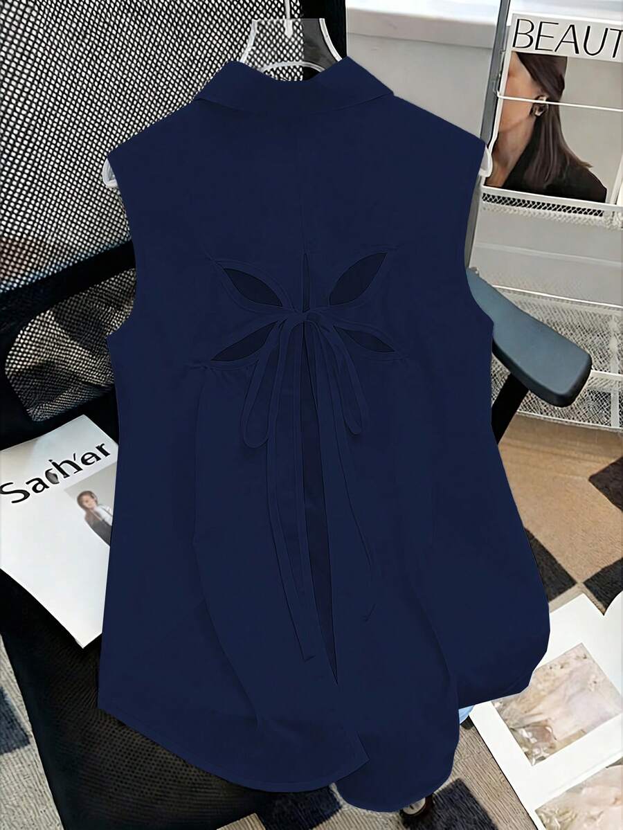 GlowEve CURVE Blus Elegan Ukuran Plus dengan Tali Belakang Motif Kupu-kupu - Navy Blue - View 1