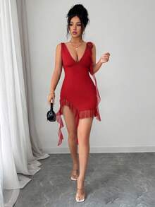 Nuevo vestido mini de primavera/verano para mujer, con diseño de malla y parches, elástico, con estampado floral 3D de unicolor, escote en V profundo, busto fruncido, cintura ceñida, abertura alta con volantes en el bajo, espalda descubierta, elegante y sexy para fiestas, vacaciones y citas - Rojo - Ver 5