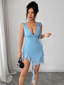 Nuevo vestido mini de primavera/verano para mujer, con diseño de malla y parches, elástico, con estampado floral 3D de unicolor, escote en V profundo, busto fruncido, cintura ceñida, abertura alta con volantes en el bajo, espalda descubierta, elegante y sexy para fiestas, vacaciones y citas - Celeste - Ver 7
